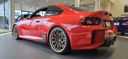 Cette BMW M2 G87 boostée à 450 chevaux et parée de carbone redéfinit l&rsquo;élégance intemporelle des sportives