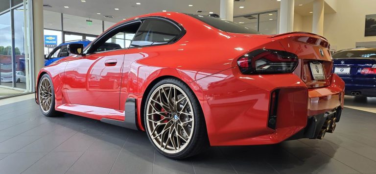Cette BMW M2 G87 boostée à 450 chevaux et parée de carbone redéfinit l&rsquo;élégance intemporelle des sportives