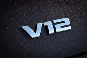 Cette BMW M760i, ultime V12 noir, pourrait bien être la perle rare que tous les collectionneurs s&rsquo;arrachent