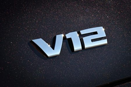 Cette BMW M760i, ultime V12 noir, pourrait bien être la perle rare que tous les collectionneurs s&rsquo;arrachent
