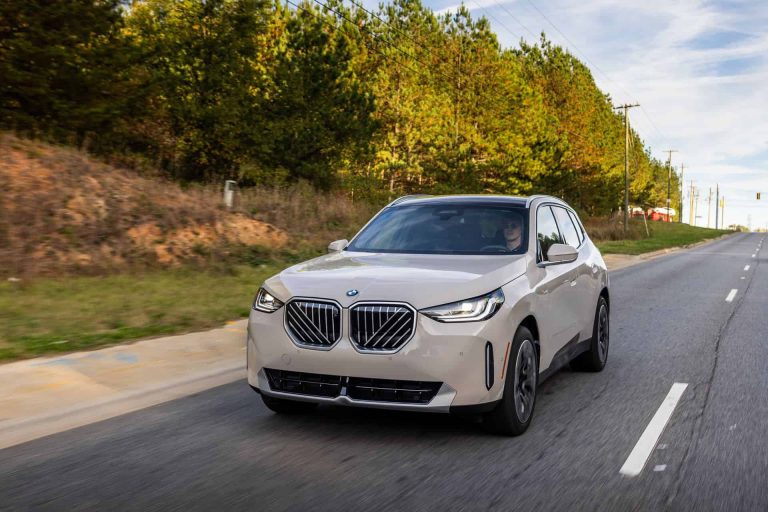 Cette BMW X3 2025 révolutionne avec 500 km d&rsquo;autonomie électrique et un design encore plus sportif pour 63 100 euros