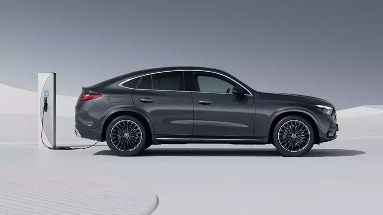 Succès incroyable : ce SUV hybride haut de gamme à détruit toute la concurrence en 2024