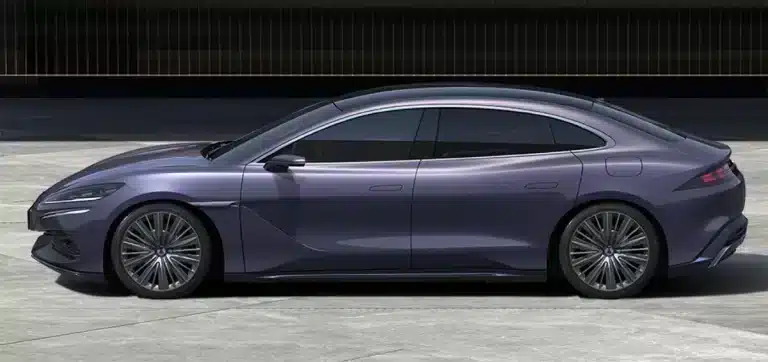 Rival de BMW et Audi, le Denza Z9 G de BYD débarque en Europe et bouscule le marché du luxe avec sa technologie avant-gardiste