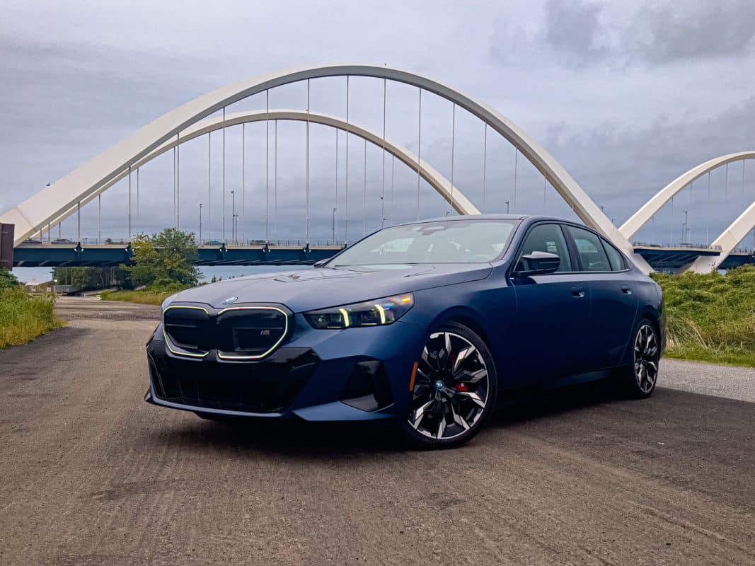BMW i5 M60 2025 : ce véhicule électrique qui redéfinit le plaisir de conduire sans limite