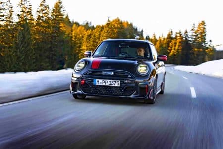 231 chevaux pour 6,1 secondes : cette MINI John Cooper Works redéfinit la vitesse avec style et héritage légendaire