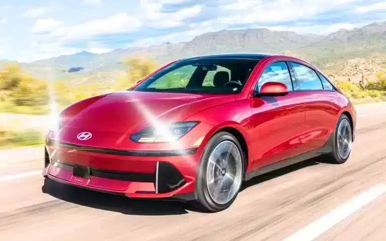2025 : la Corée du Sud dévoile une voiture qui écrase Tesla avec un rapport qualité-prix et des performances imbattables
