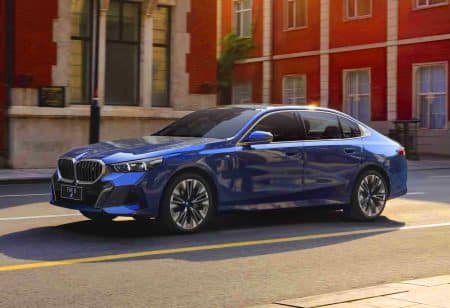 BMW défie les titans chinois : malgré une chute de 13,4%, l&rsquo;avenir électrique s&rsquo;annonce éclatant en 2024