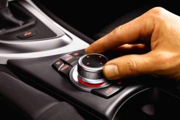 BMW enterre le mythique iDrive : un écran géant de 17,9 pouces révolutionne l&rsquo;intérieur de vos voitures préférées