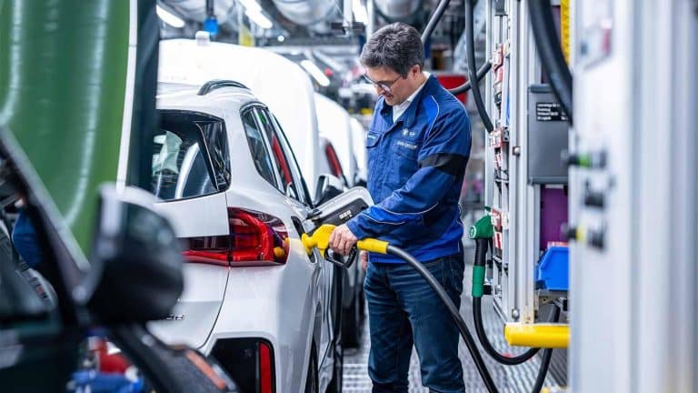BMW révolutionne le futur du carburant avec le biodiesel HVO 100 XTL : vers une ère plus verte à grande vitesse