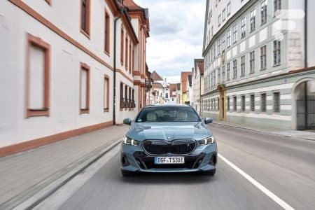 BMW révolutionne le recyclage des batteries avec un procédé unique : l’avenir électrique est déjà entre leurs mains