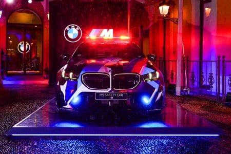 Ce break de BMW M5 Touring s&rsquo;impose en MotoGP : découvrez le nouveau roi des Safety Cars 2025