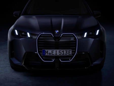 Cette BMW électrique abat le 0 à 100 km/h en un éclair : 3,5 secondes avec un astucieux départ d&rsquo;un pied