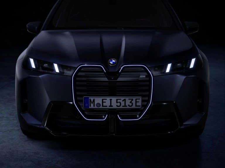 Cette BMW électrique abat le 0 à 100 km/h en un éclair : 3,5 secondes avec un astucieux départ d&rsquo;un pied