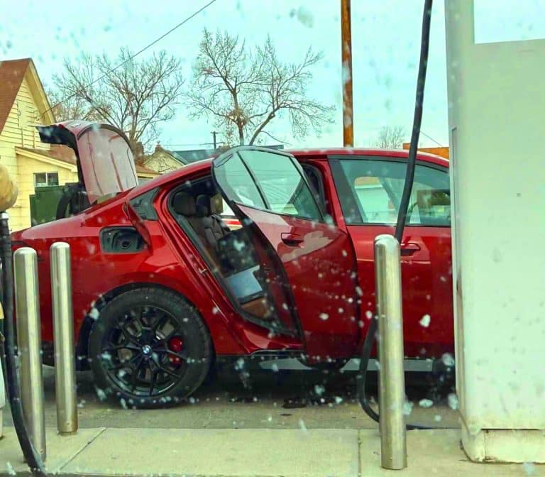 « Une manœuvre qui va redéfinir la recharge électrique » : BMW adopte le port NACS, ouvrant la voie à une compatibilité avec les Superchargeurs Tesla