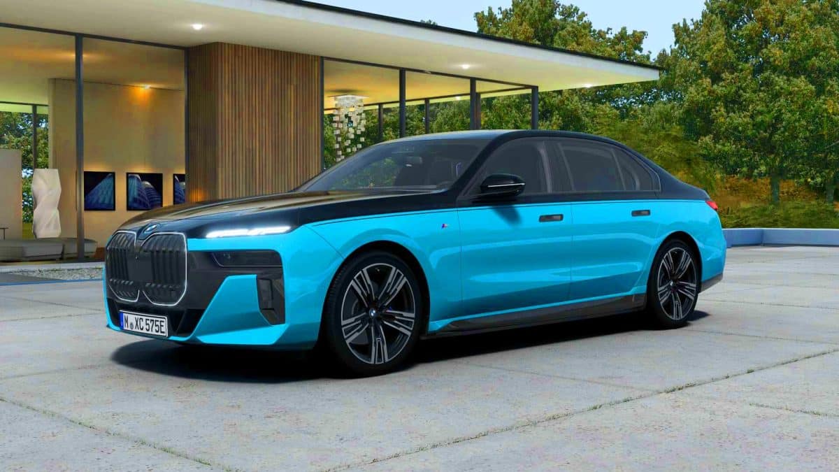 BMW Welt reçoit une édition exclusive : la BMW i7 Borusan Turkish Blue en deux tons, une livraison spectaculaire Cette BMW i7 bicolore à 12 000 € défie Rolls-Royce avec son éclatant Borusan Turkish Blue