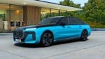 Cette BMW i7 bicolore à 12 000 € défie Rolls-Royce avec son éclatant Borusan Turkish Blue