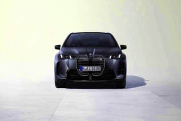 Cette BMW iX M70 de 2026 atteint 302 miles d&rsquo;autonomie et 650 chevaux : le SUV électrique qui bouleverse tout