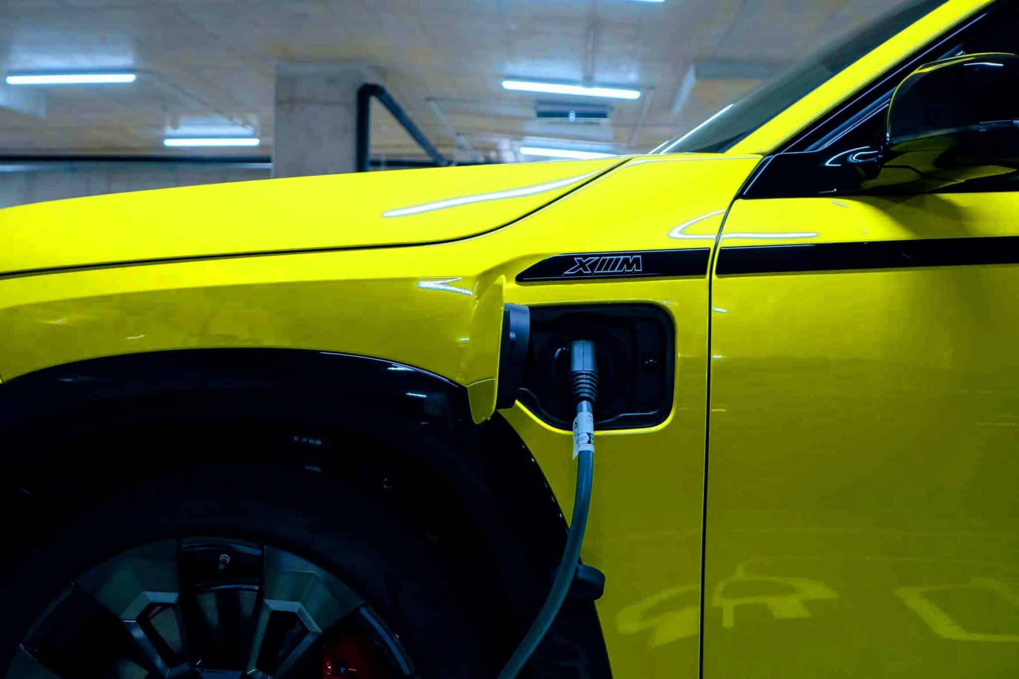 Cette BMW XM révolutionne les hybrides : 11 kW de charge pour un futur électrisant et surprenant
