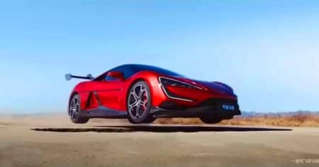 Cette hypercar chinoise de 1287 chevaux défie la gravité et survole les obstacles autonomes sur la route