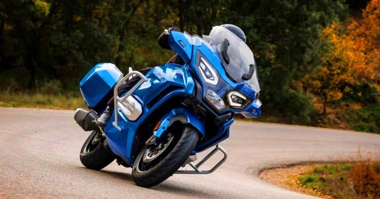 « BMW humiliée » : cette moto grand tourisme espagnole pousse la copie de BMW à un niveau renversant
