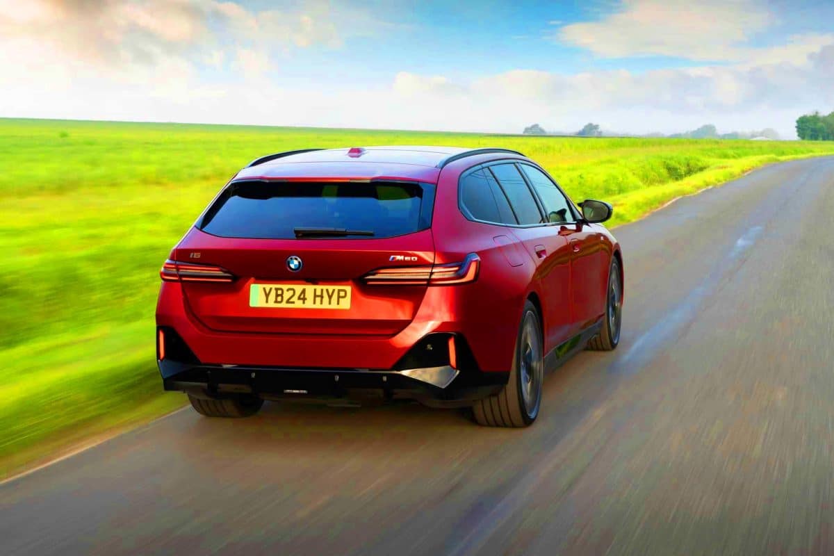 Cette percée électrique : BMW UK domine le marché premium avec 33 785 voitures vendues en 2024