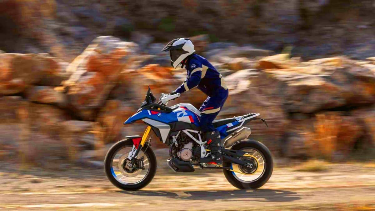 Cette petite merveille de BMW, la F 450 GS, promet de révolutionner l&rsquo;aventure tout-terrain avec 47 chevaux de pur plaisir