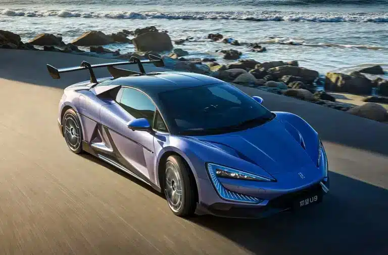 Cette supercar électrique signée BYD franchit des obstacles à 120 km/h : un spectacle qui réinvente les limites de la vitesse