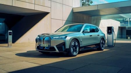 BMW frappe fort : ses nouvelles EV Neue Klasse pourraient recharger 300 km en 10 minutes, défiant Tesla et Mercedes