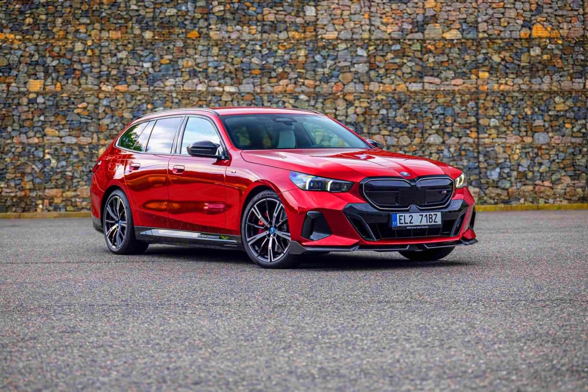 BMW pulvérise Mercedes et Audi : 368 523 véhicules électriques vendus, un design novateur qui écrase la concurrence