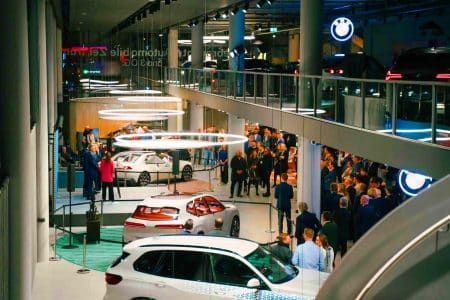 BMW Retail.NEXT révolutionne l&rsquo;achat auto : l&rsquo;expérience virtuelle à Berlin et Munich, un investissement de centaines de millions d&rsquo;euros