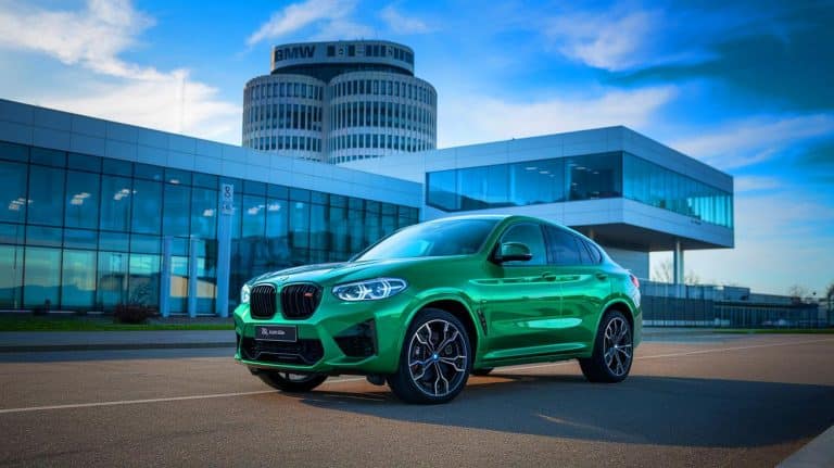 BMW X4 M en Anglesey Green : ce bijou sportif fait une entrée remarquée au BMW Welt