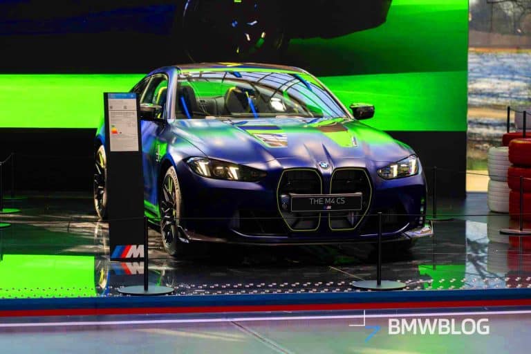 Une M4 CS unique au monde : BMW offre à Valentino Rossi un bijou bleu exclusif, marqué de son légendaire numéro 46