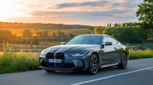 Ce mastodonte allemand, aussi puissant que 523 chevaux déchaînés, défie l'avenir en préservant ses V8 rugissants