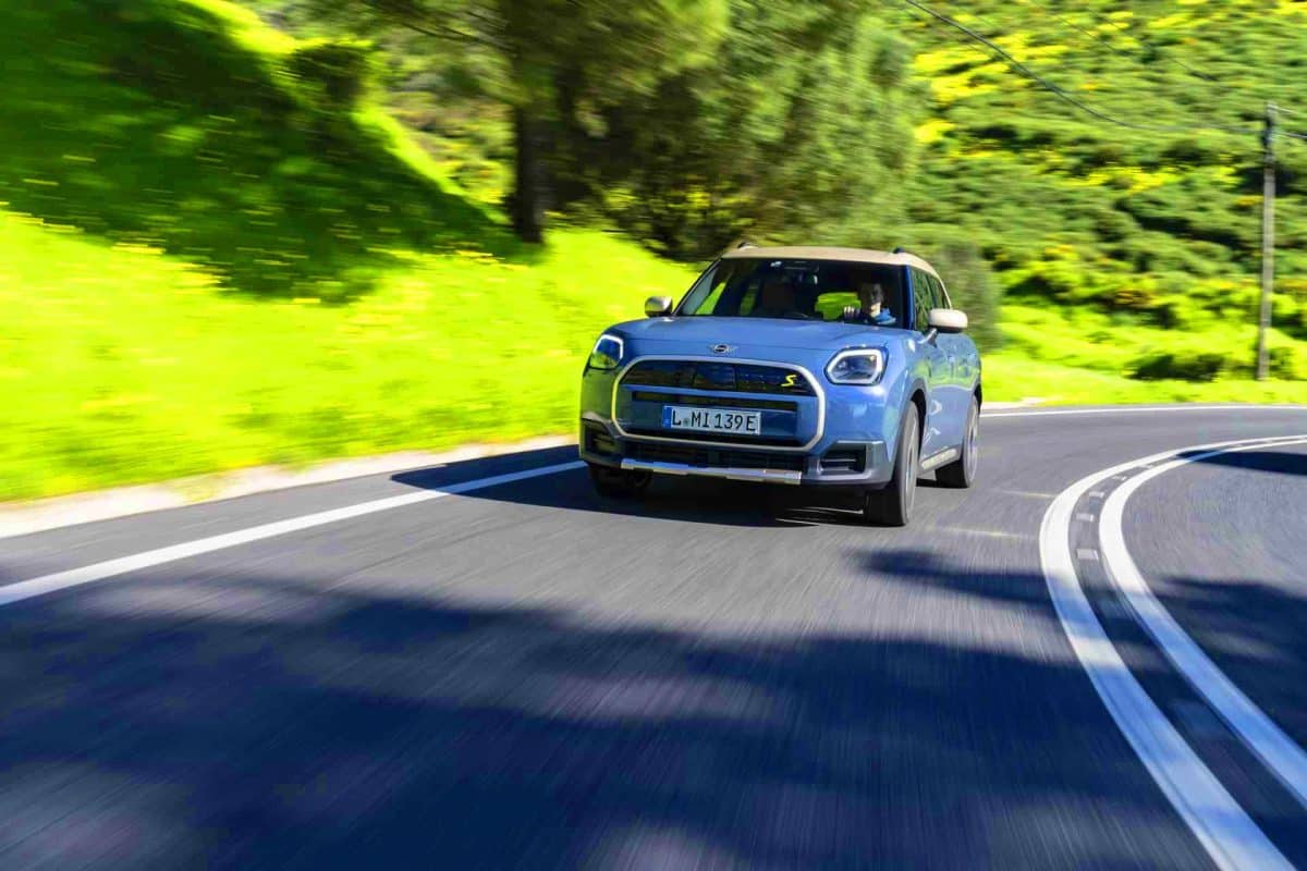 Ce MINI Countryman 2025 électrique, aussi puissant que 308 chevaux, redéfinit le style et la performance des SUV compacts