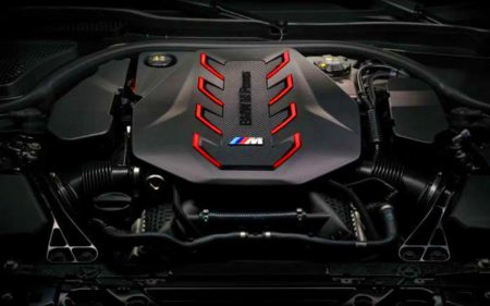 Ce monstre de 717 chevaux : le V8 de BMW, aussi indomptable qu’un lion rugissant, renaît pour conquérir les routes du monde