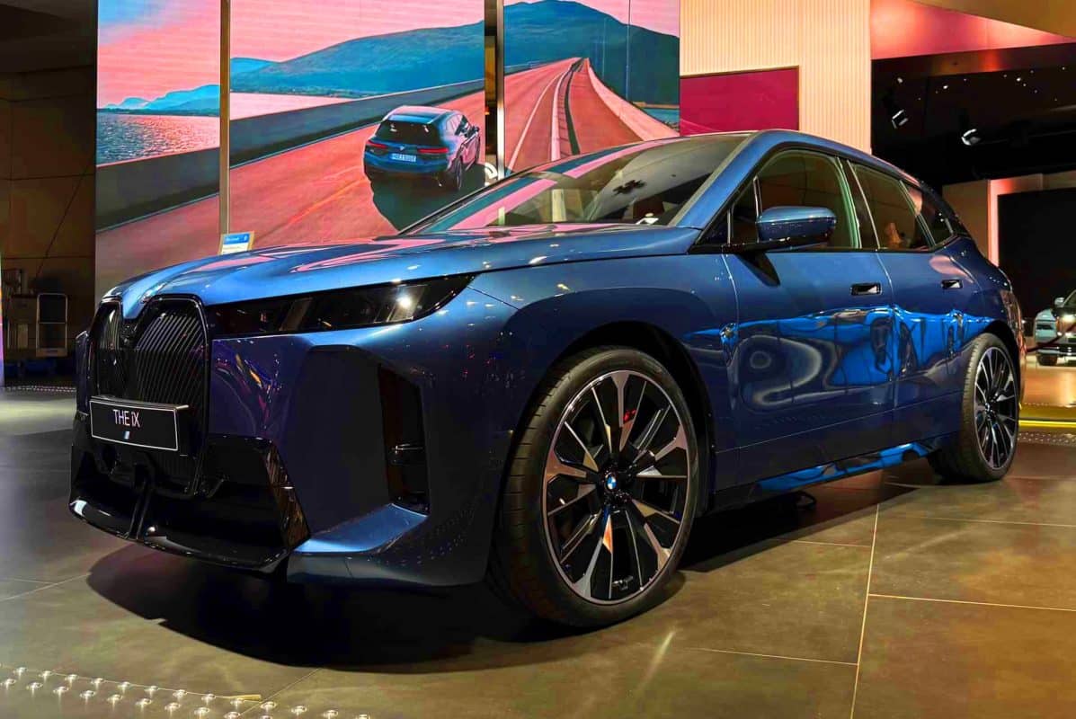 Ce SUV BMW iX, avec ses roues géantes de 23 pouces, redéfinit le luxe électrique et surprend par un prix 8 000€ inférieur en Allemagne Ce SUV BMW iX, avec ses roues géantes de 23 pouces, redéfinit le luxe électrique et surprend par un prix 8 000€ inférieur en Allemagne
