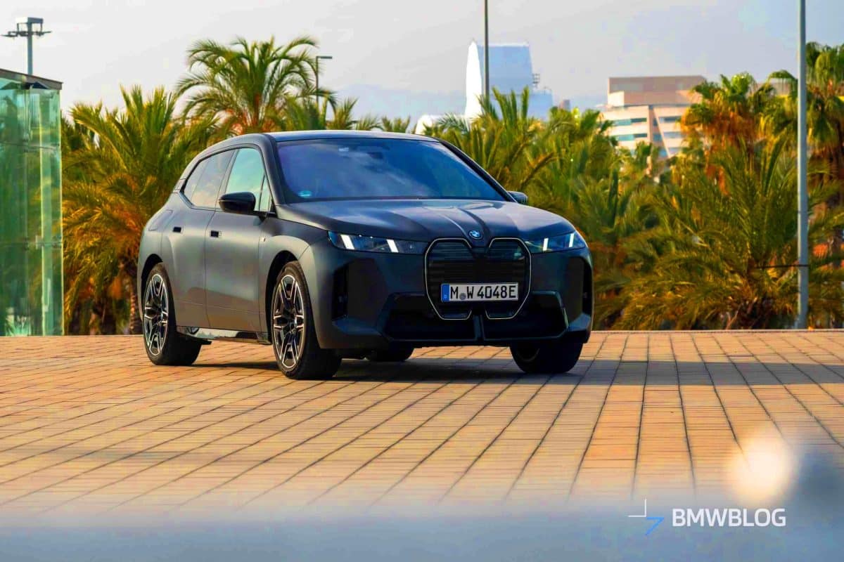 Ce SUV électrique BMW iX M70, aussi imposant qu’un titan sur 23 pouces, réinvente le luxe automobile avec style et puissance Ce SUV électrique BMW iX M70, aussi imposant qu’un titan sur 23 pouces, réinvente le luxe automobile avec style et puissance