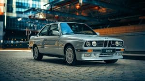 Cette BMW 320is, cachée dans l'ombre de l'E30 M3, offre 192 chevaux pour une fraction du prix et un charme exclusif