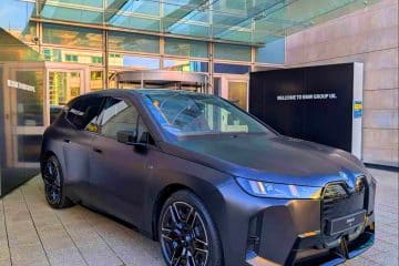 Cette BMW iX M70 2026 en noir mat : un SUV électrique qui redéfinit l&rsquo;audace avec ses roues géantes de 23 pouces