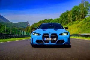 Cette BMW M4 CS dépasse une Lamborghini de 610 chevaux sur 400 mètres : une bataille époustouflante de chiffres et de puissance