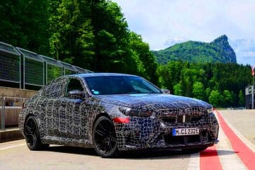 Cette BMW mystérieuse et camouflée, dotée de 4 échappements, pourrait révolutionner les hybrides dès 2027