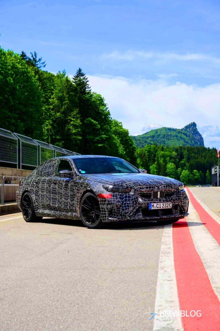 Cette BMW mystérieuse et camouflée, dotée de 4 échappements, pourrait révolutionner les hybrides dès 2027