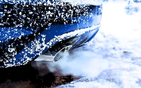 Cette erreur hivernale gaspille 60 litres de carburant par an et détruit votre moteur : les experts tirent la sonnette d’alarme