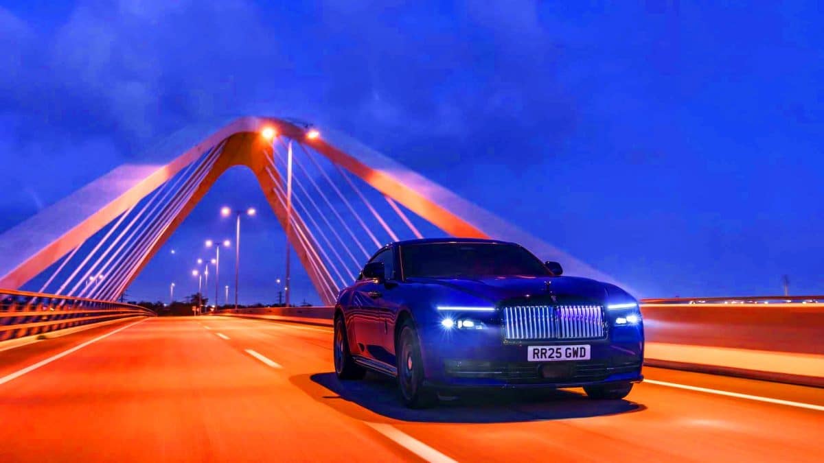 Cette Rolls-Royce électrique à 659 chevaux, plus puissante qu&rsquo;un V12, révolutionne le luxe avec ses 44 000 couleurs !