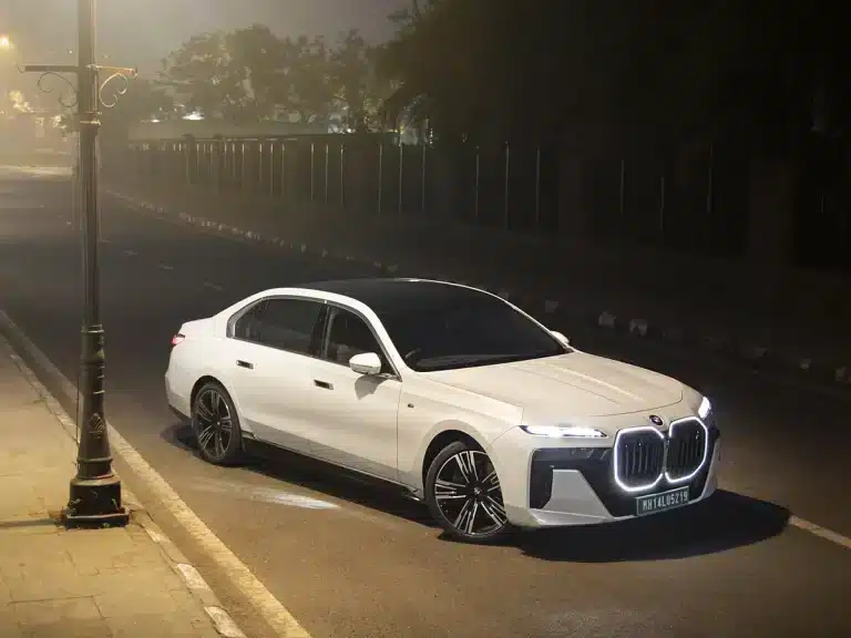 « Le luxe entre dans une nouvelle ère » : cette BMW i7 redéfinit l&rsquo;automobile électrique avec un design audacieux et des innovations technologiques impressionnantes