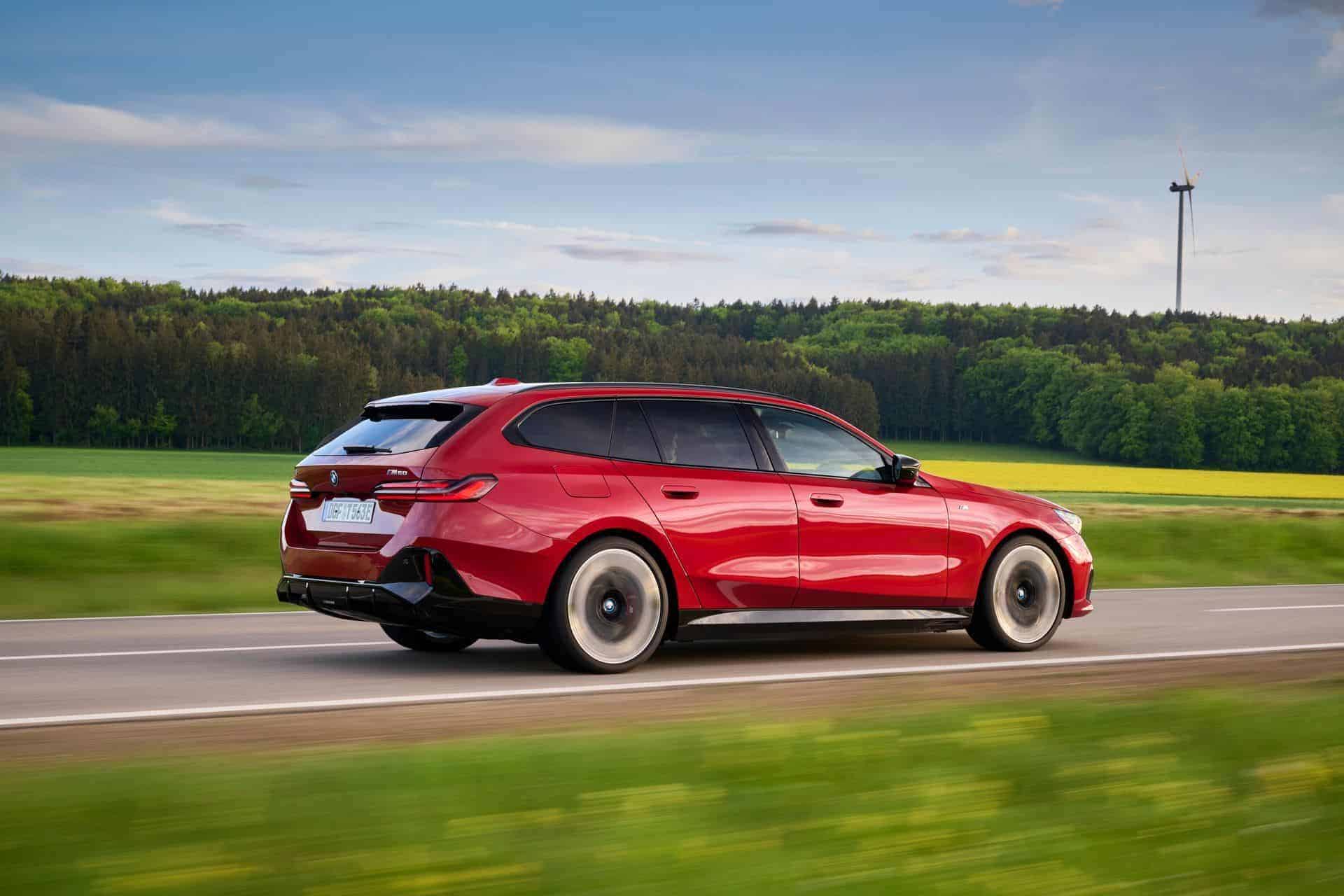 BMW i5 M60 en rouge