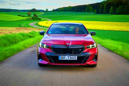 La BMW 5 Series, ce bolide allemand élu « Voiture de l’année », électrise l’Europe avec ses moteurs révolutionnaires et son confort inégalé