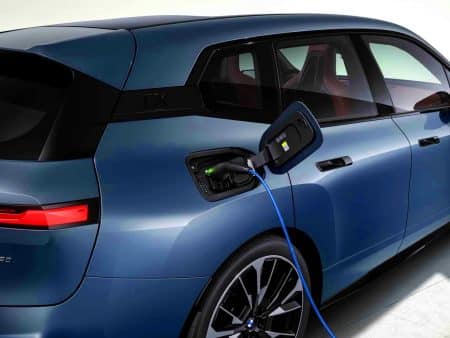 La BMW iX xDrive45 2026: une puissance de charge 175 kW qui écrase l&rsquo;ancienne xDrive40 avec ses 150 kW!