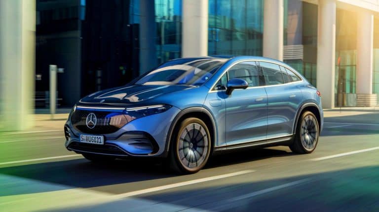 Mercedes EQE 2025 : 0 à 100 km/h en 3,3 secondes, cette berline électrique redéfinit le luxe à haute vitesse