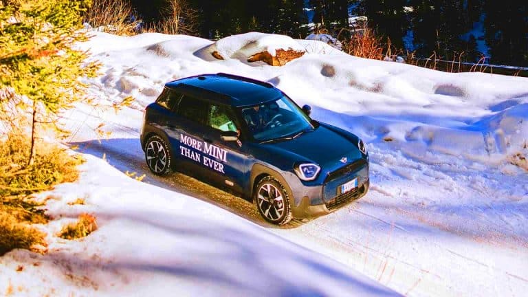 MINI électrise les pistes : une avalanche d’énergie électrique au Mountain Mash 2025